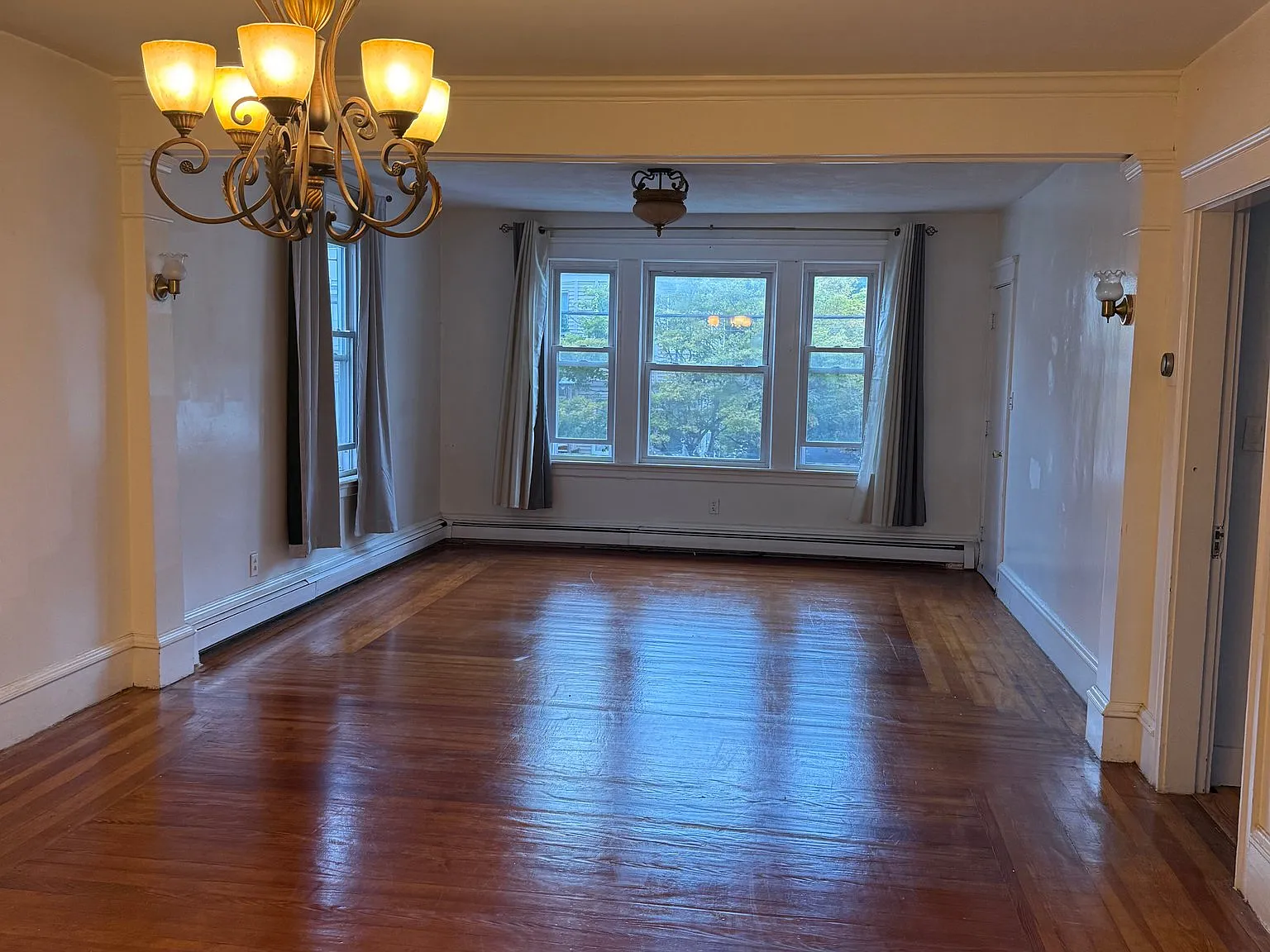 Charming 3 Bed, 2 Bath Unit in Woonsocket - Available 9/11 - $1800 — Photo 2