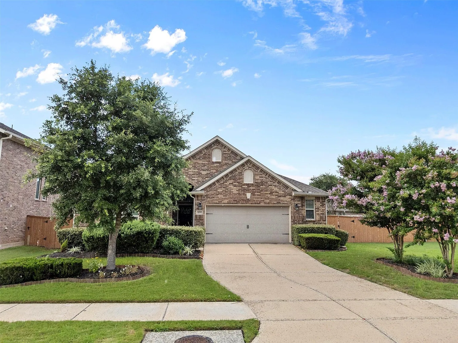 3 bed, 2.0 bath, 2087 sqft, $2,550 — Photo 2