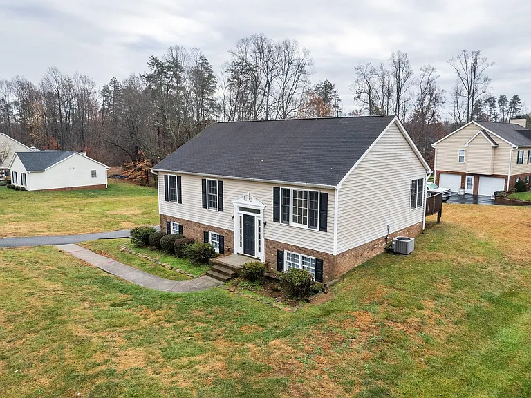 6818 Salem Quarter Rd — Photo 41