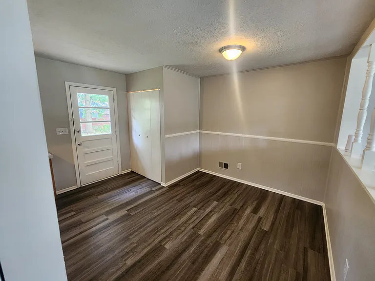 10210 Nola Dr — Photo 12