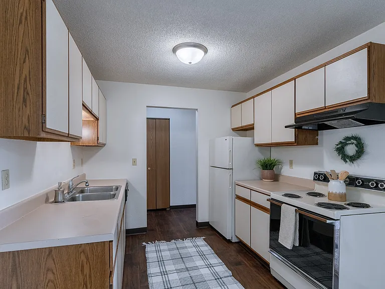 Fargo, ND Place One Apartments | Kitchen