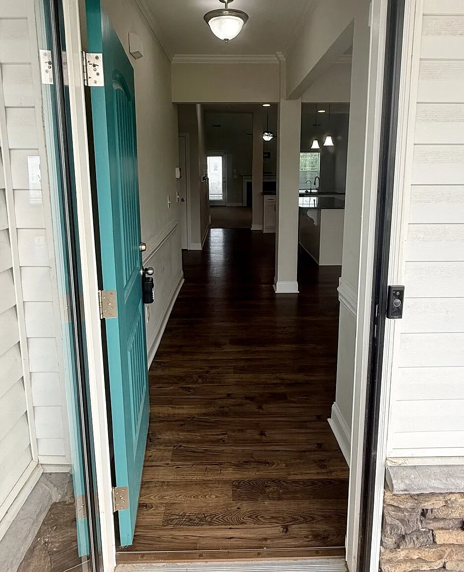 4 bed, 2.5 bath, 2374 sqft, $2,100 — Photo 2