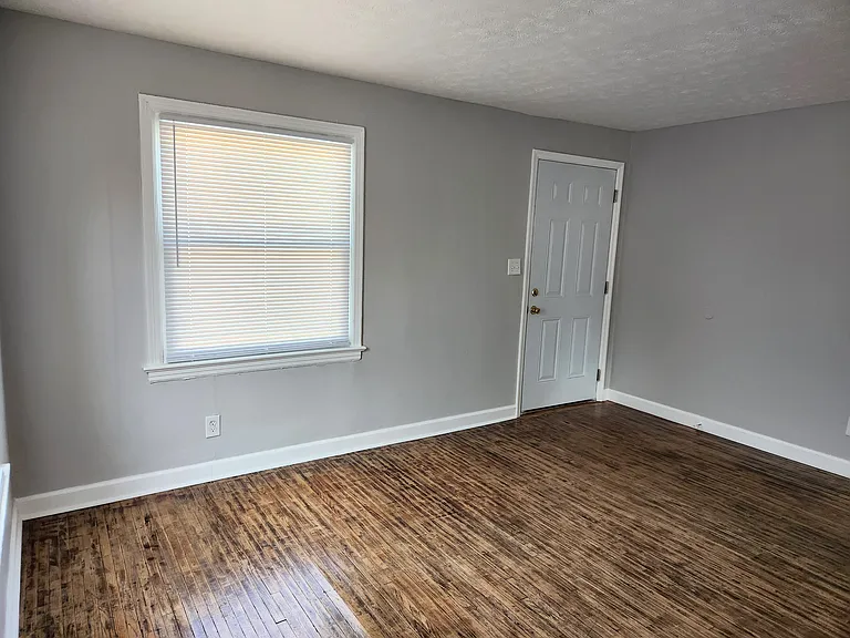 2524 McGuffey Rd — Photo 3