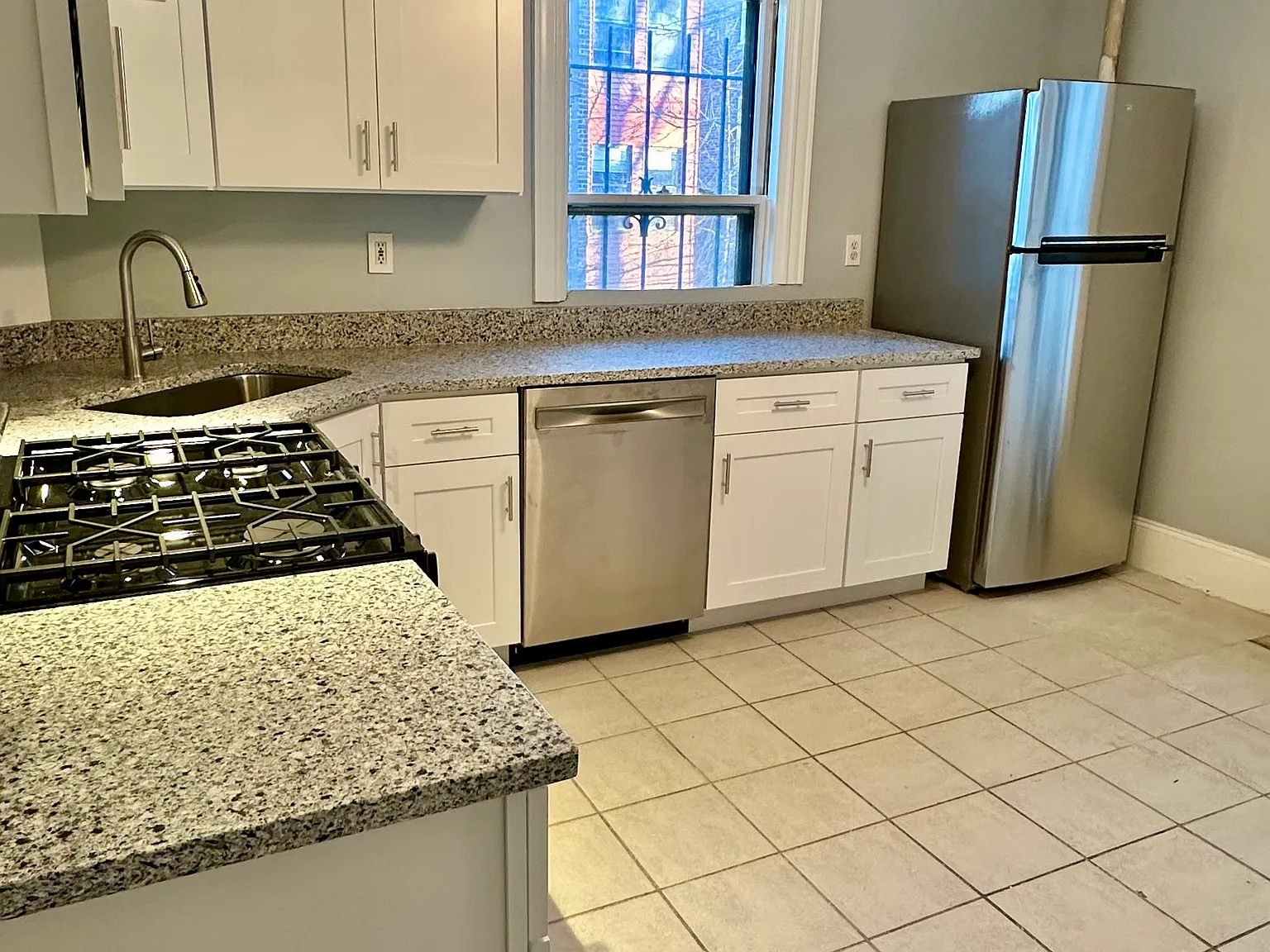 3 bed, 9999 sqft, $2,600 — Photo 2