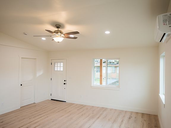 4th image of 662 1/2 Adams Ave
