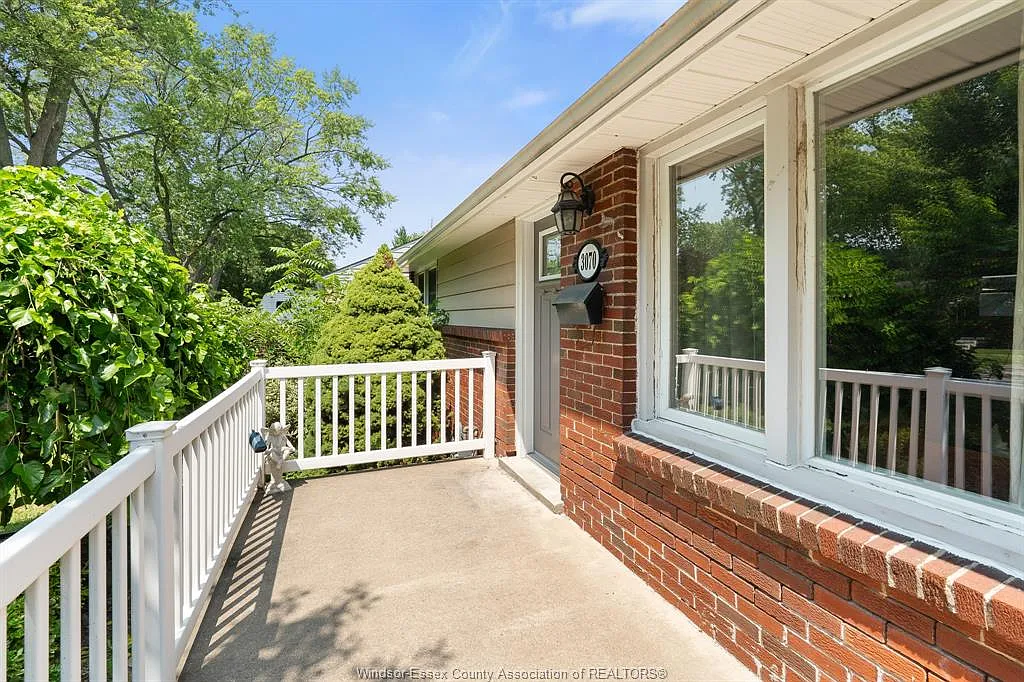 4 bed, $2,200 — Photo 3