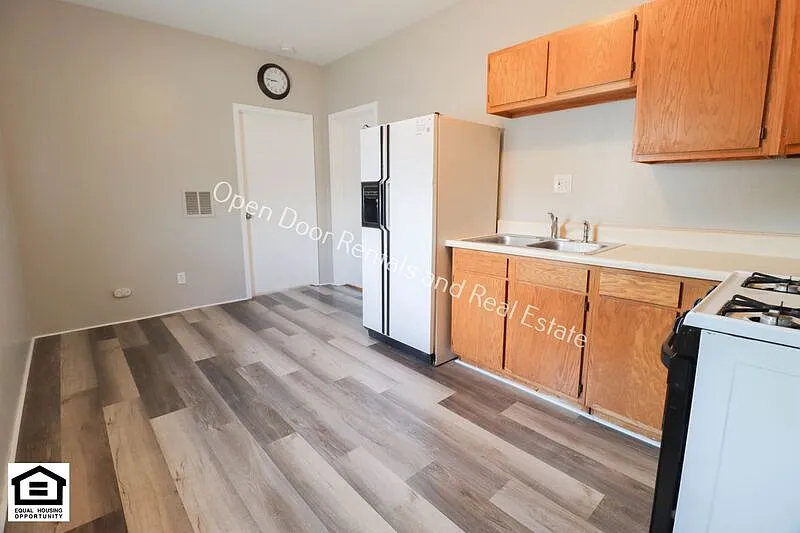 255 S Wayne St — Photo 3