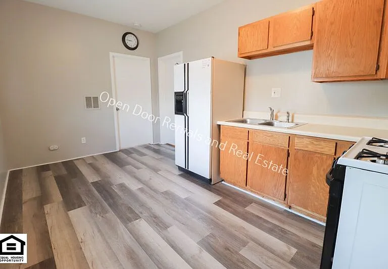 255 S Wayne St #105 — Photo 3