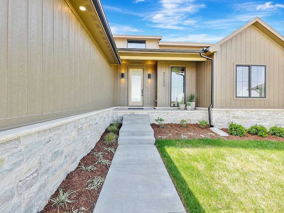 2nd image of 2524 N Emerald Ct