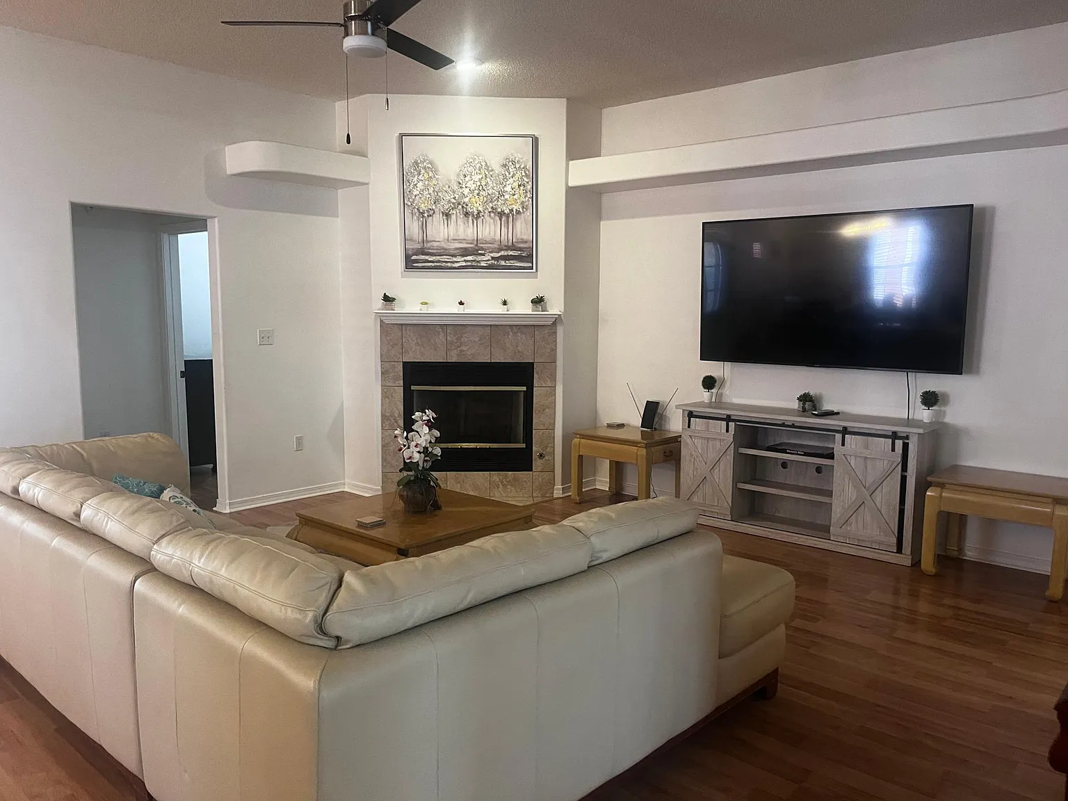 3 bed, 2417 sqft, $2,300 — Photo 3