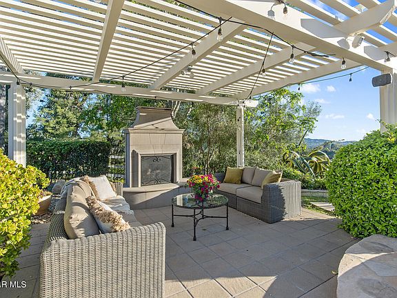 4th image of 692 Calle Mandarinas