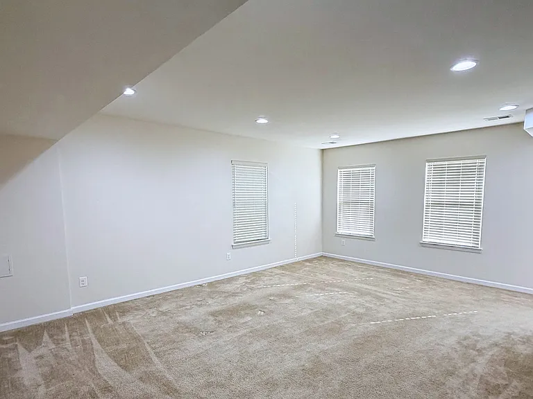 25707 Bishop Grove Ter — Photo 20