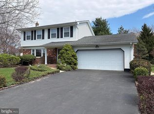 7 Melody Ct, Hamilton, NJ 08691