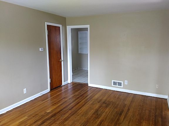 2nd image of 793 W 11th St #B
