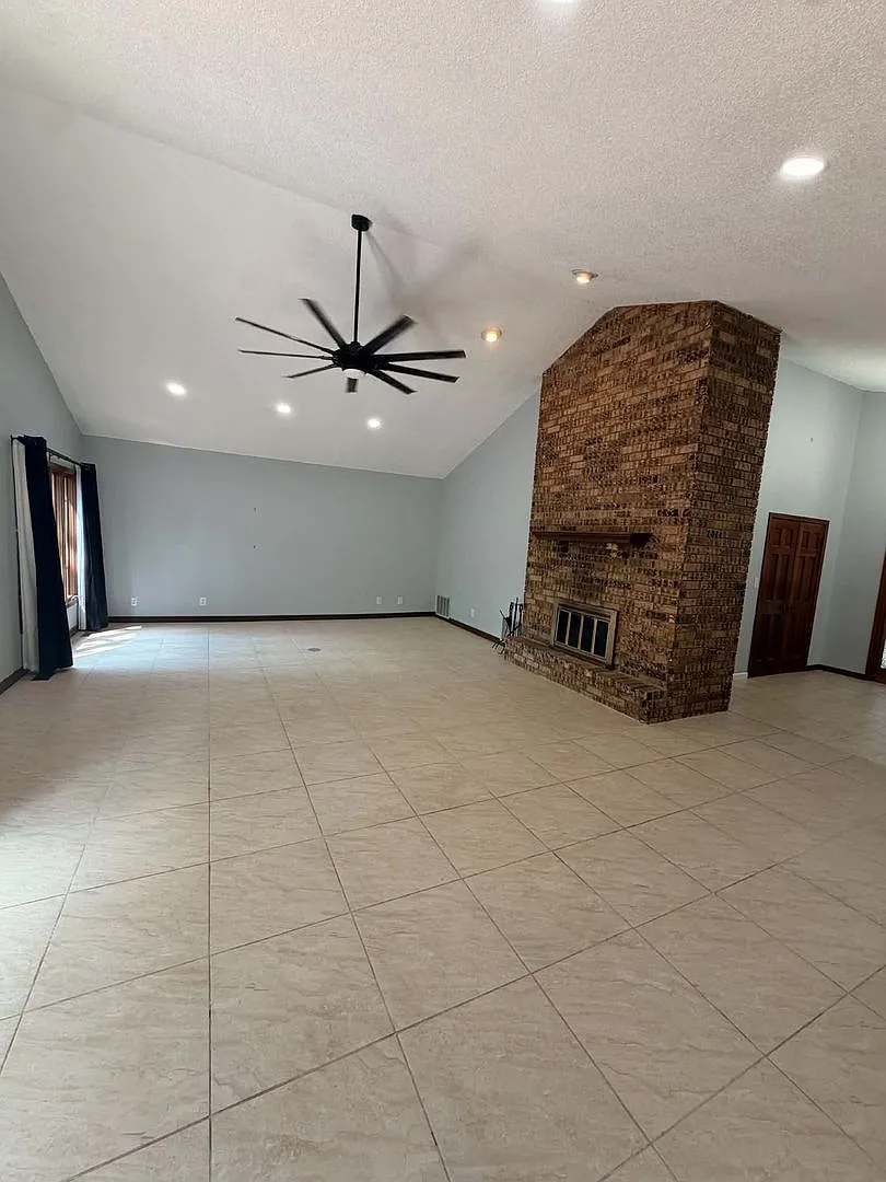 Coming Soon: Spacious 5-Bedroom Home On 1 Acre 3 Living Areas & 2 Kitchens In Loma Linda Mo — Photo 3