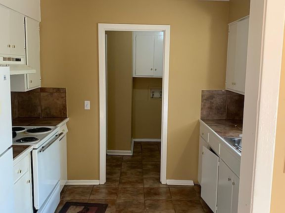 2nd image of 127 W Woodcrest Dr