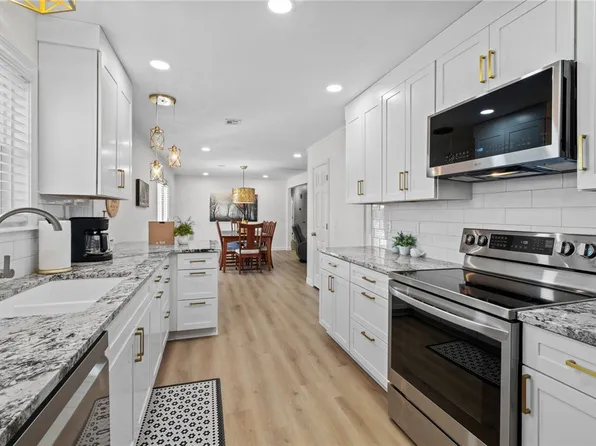 708 NW J St, Bentonville, AR 72712