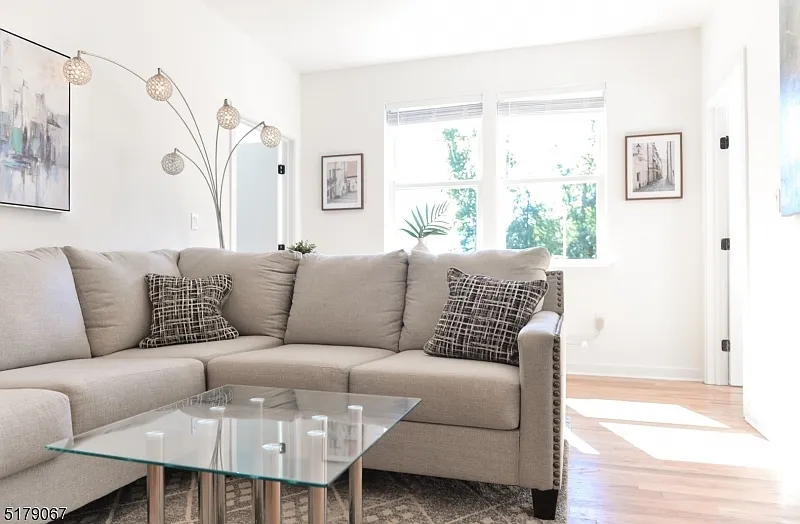 2 bed, 2.0 bath, $2,400 — Photo 2