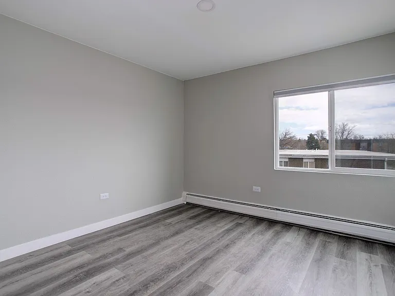1 and 2 Bedroom Modern Renovated Living with a Community Courtyard & Dog Park in North Denver — Photo 23
