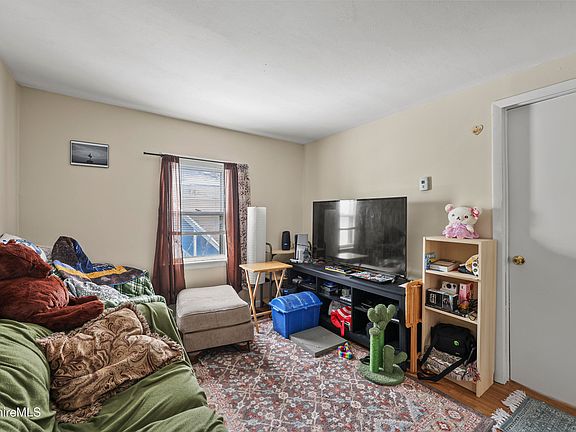 3rd image of 138 Church St
