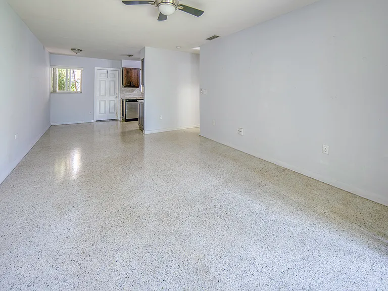 305 S Federal Hwy #2 — Photo 5