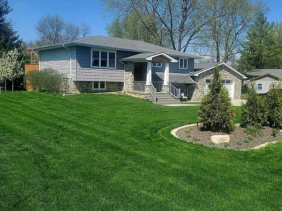 3rd image of 705 Somerset Dr