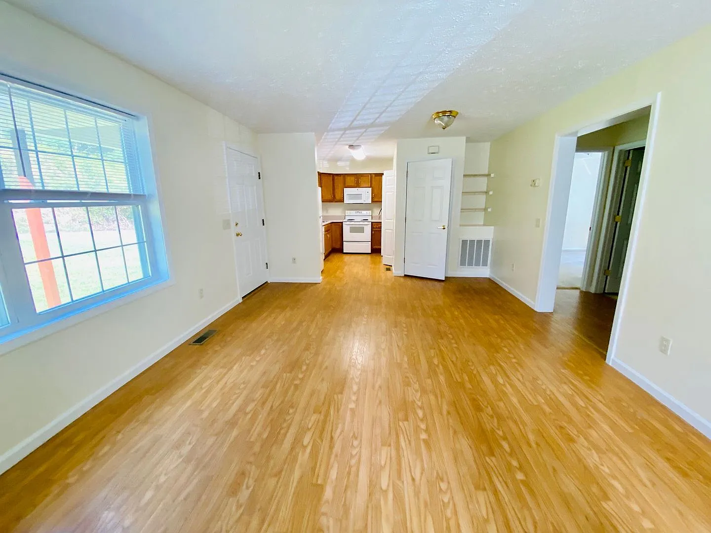 No Hud - No Section 8 — Photo 4