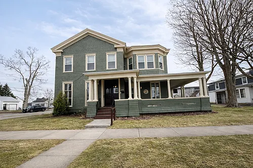 218 N George St Photo 1
