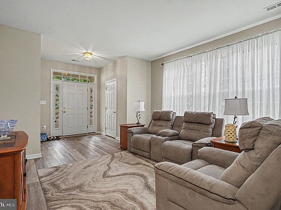 5th image of 239 W Bourne Way