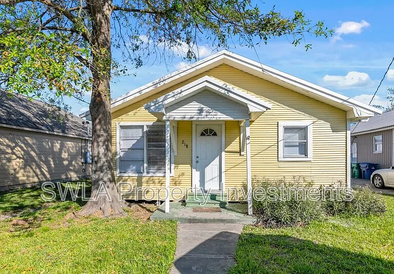 218 E Thomas St — Photo 1