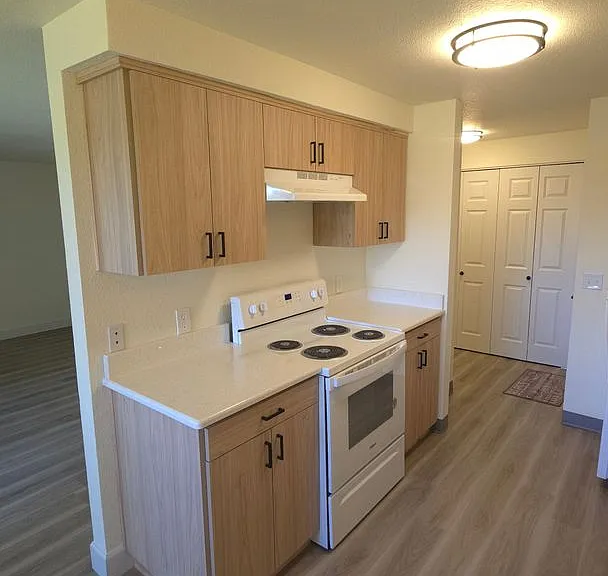 Winfou06-Columbia Village Apartments — Photo 9