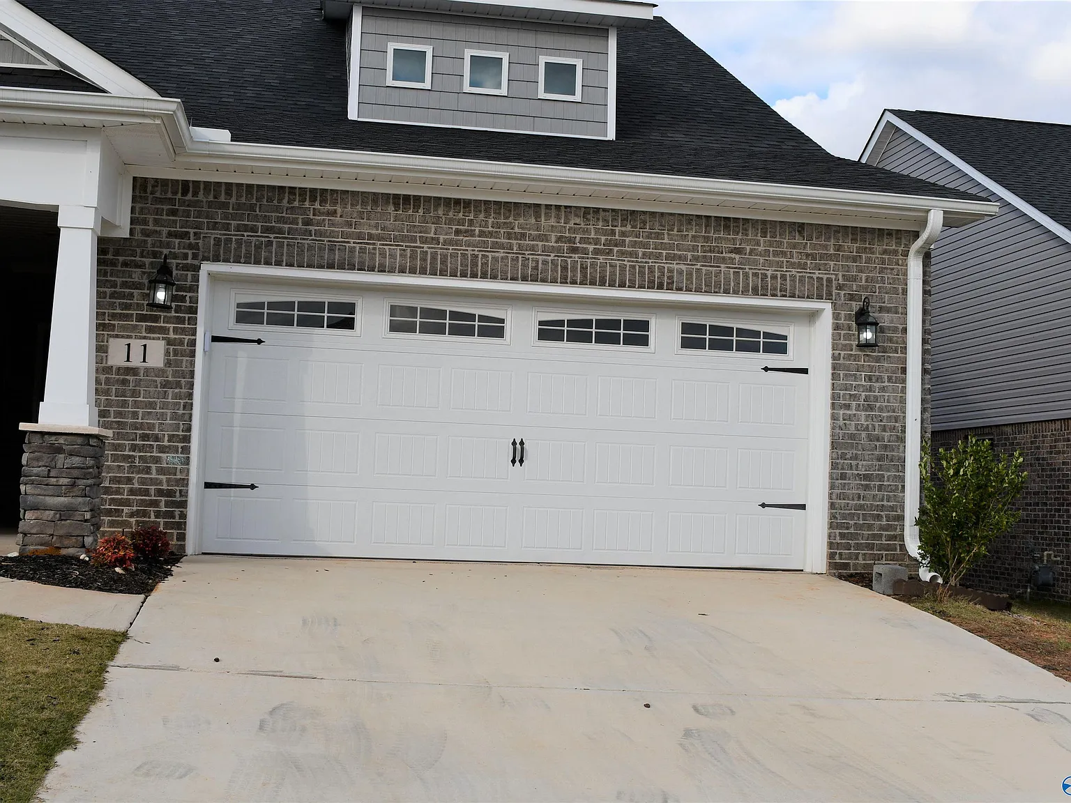 4 bed, 3.0 bath, 2507 sqft, $2,400 — Photo 2