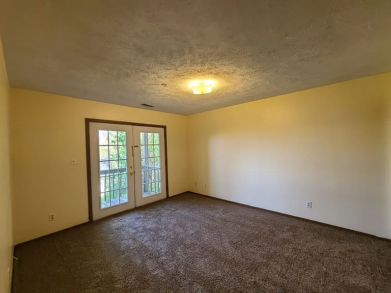 2858 University Ave — Photo 48