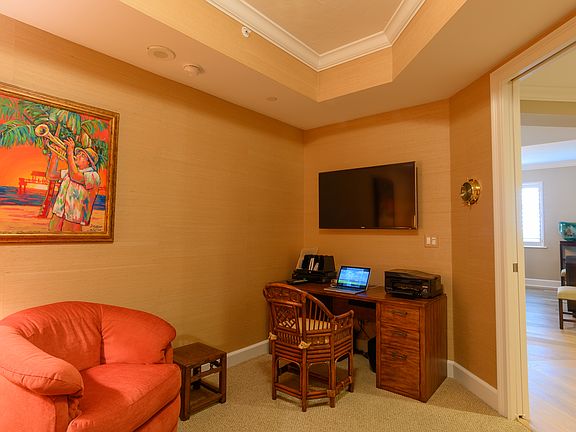 4th image of 300 Beach Dr NE APT 403