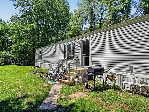 3rd image of 2428 Vista Ln