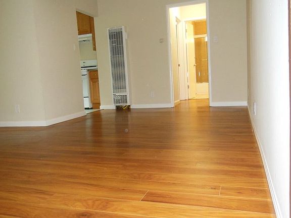 3rd image of 485 Redwood Ave APT 1
