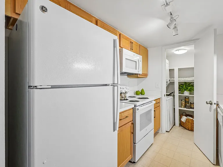 Kensington Manor Apartments — Photo 41