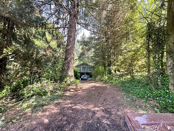 4th image of 1860 Cove Ave
