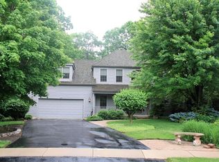 727 Williamsburg Ave, Gurnee, IL 60031