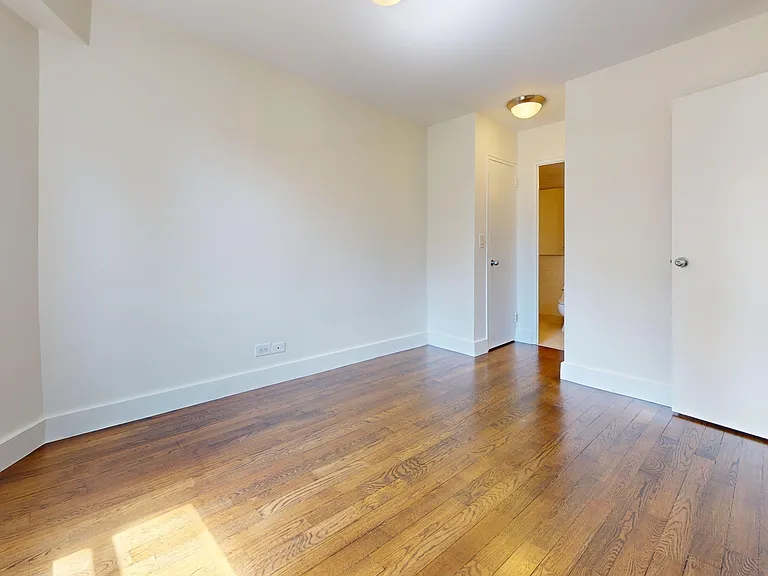 220 E 63rd St #5B — Photo 6
