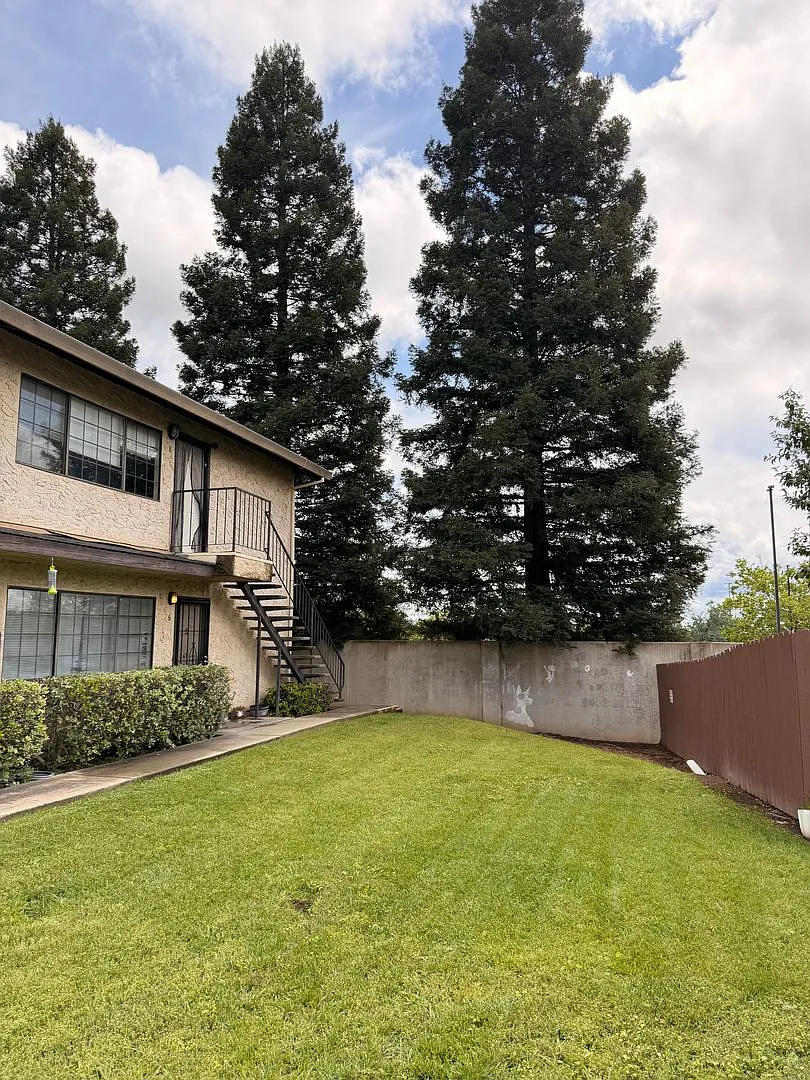 Building Photo - 1255 Burton Ct