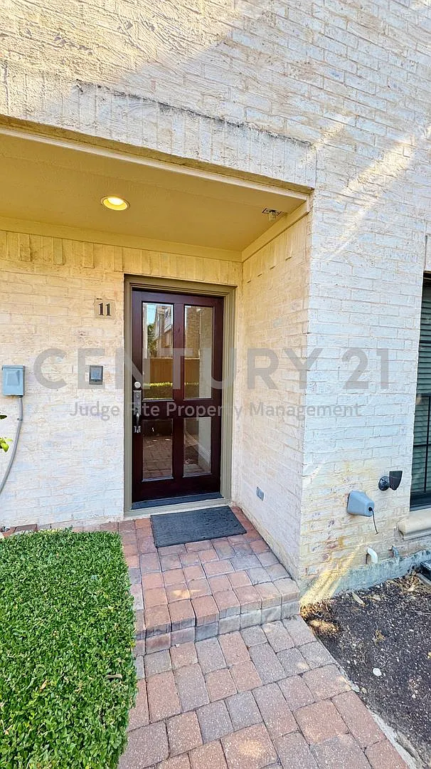 Beautiful Brownstone-Inspired, 3-Story Condo in an Unbeatable University Park Location! — Photo 2