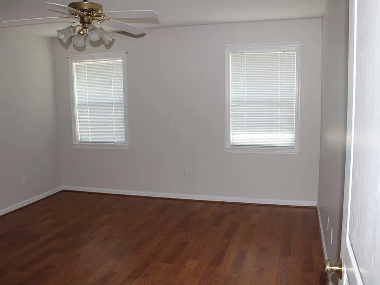 1012 Baywood Rd — Photo 9