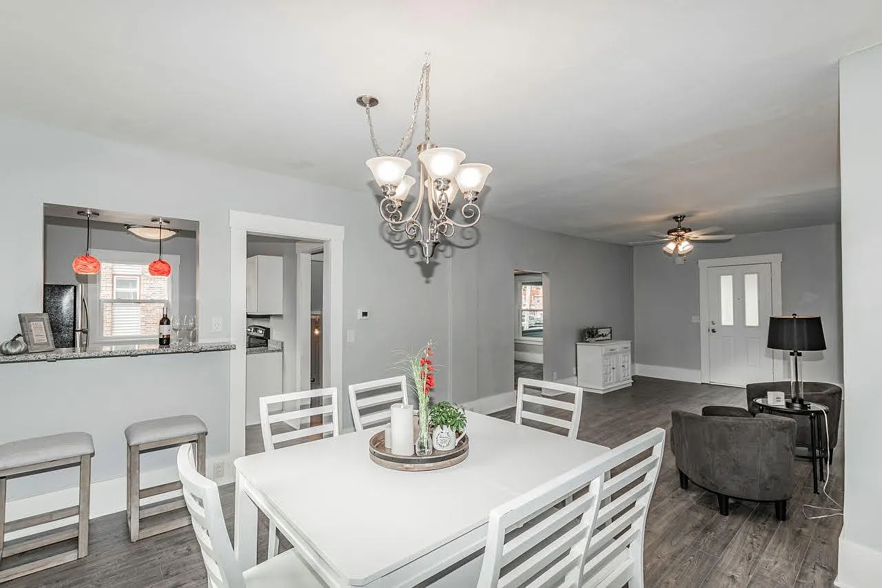 7 bed, 1944 sqft, $2,300 — Photo 4
