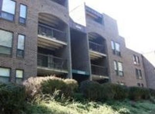 11240 Chestnut Grove Sq APT 158, Reston, VA 20190