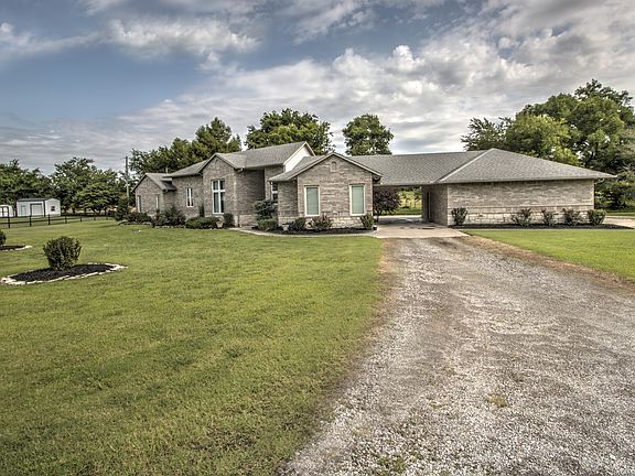2nd image of 11115 Meadowlark Ln