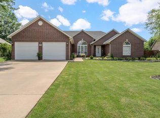 2370 Pickwick Ter, Siloam Springs, AR 72761