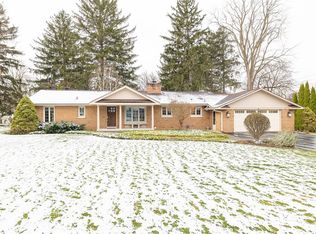 9 Charmwood Rd, Pittsford, NY 14534