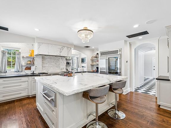 5th image of 1609 Elmhurst Ave
