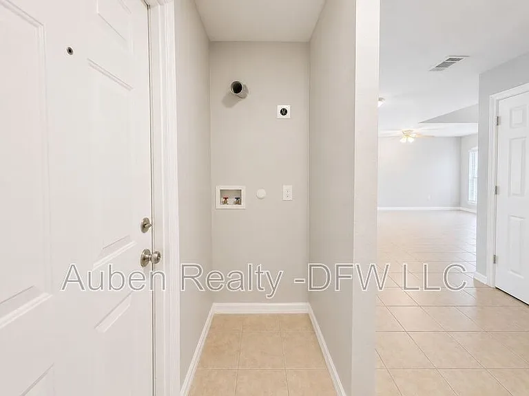 434 Chestnut Ln — Photo 9